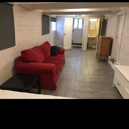 Apartment Sentrum Kjellerleilighet Risor