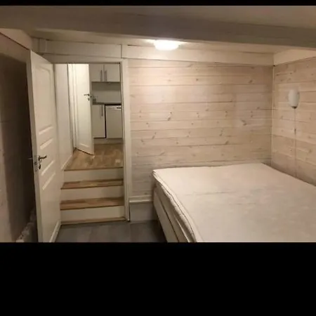 Sentrum Kjellerleilighet Risor
