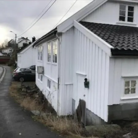 Sentrum Kjellerleilighet Apartment Risor